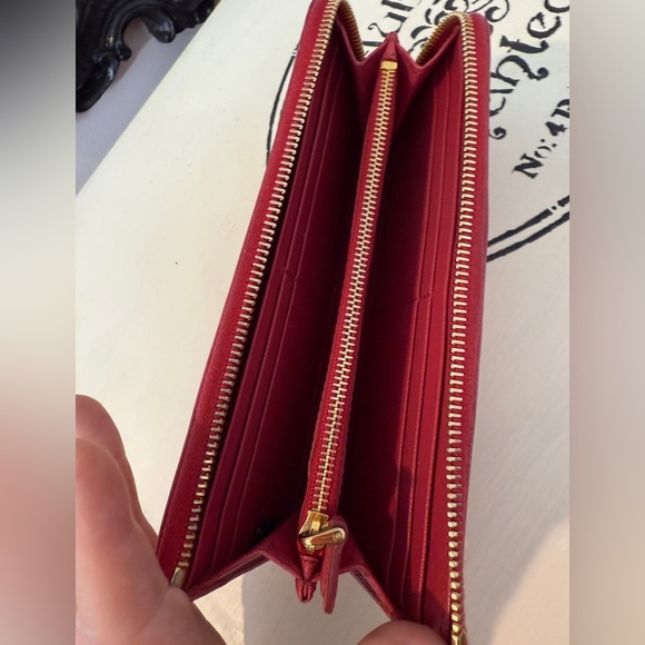 Prada Saffiano Women's Pink Leather Zip Wallet EUC Authentic - Picture 3 of 10